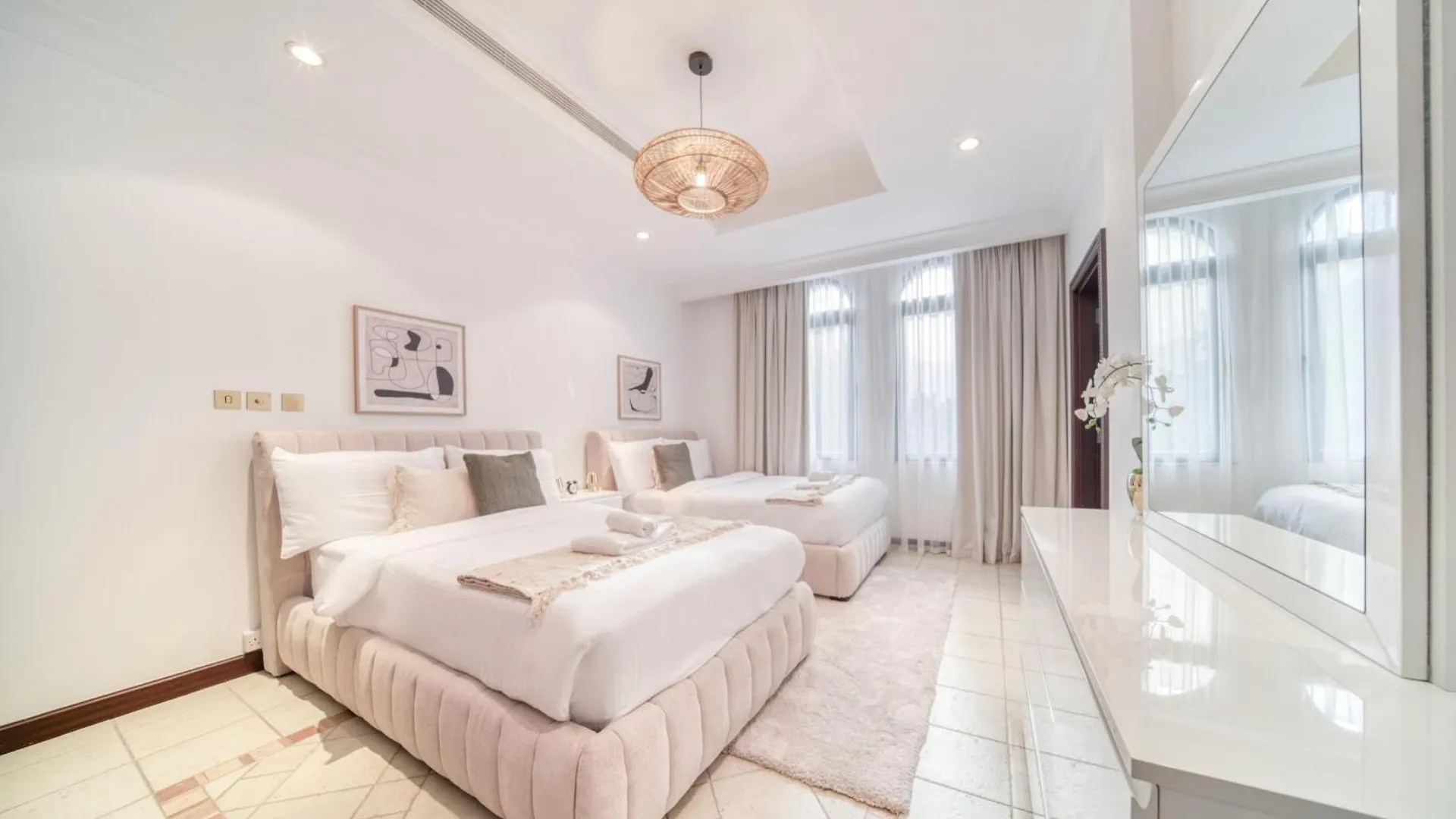 Frond D, Beach Front Villa, Palm Jumeirah - Mint Stay Dubai Villa