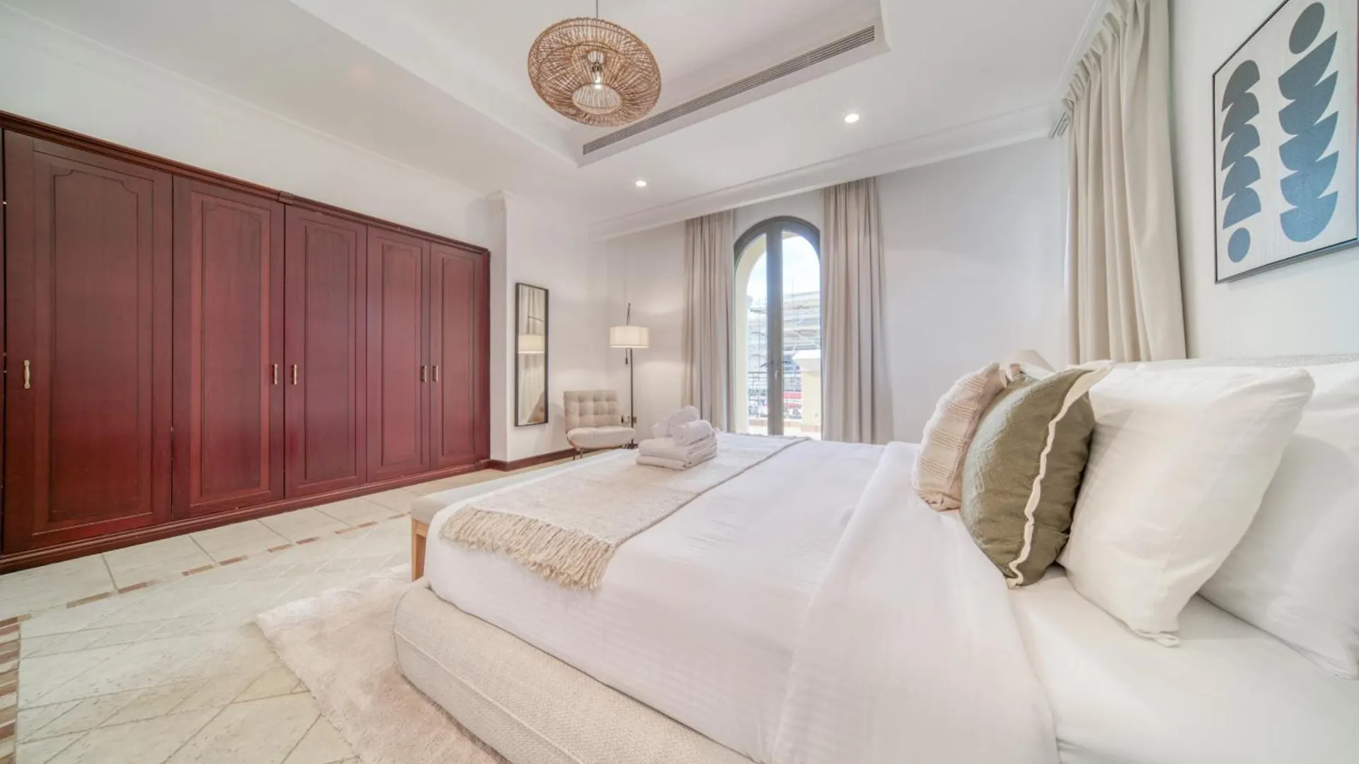 Frond D, Beach Front Villa, Palm Jumeirah - Mint Stay Dubai