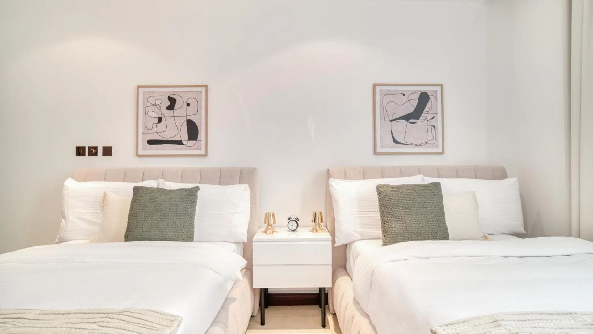 Frond D, Beach Front Villa, Palm Jumeirah - Mint Stay Dubai Villa