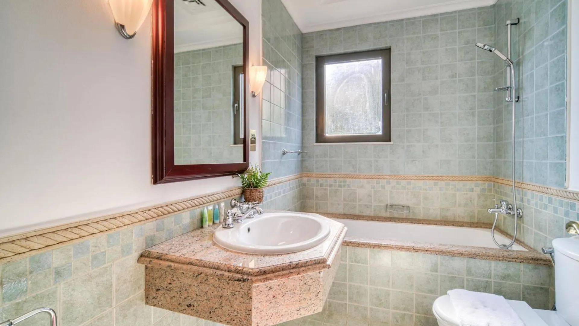 Frond D, Beach Front Villa, Palm Jumeirah - Mint Stay Dubai 0*,  Förenade Arabemiraten
