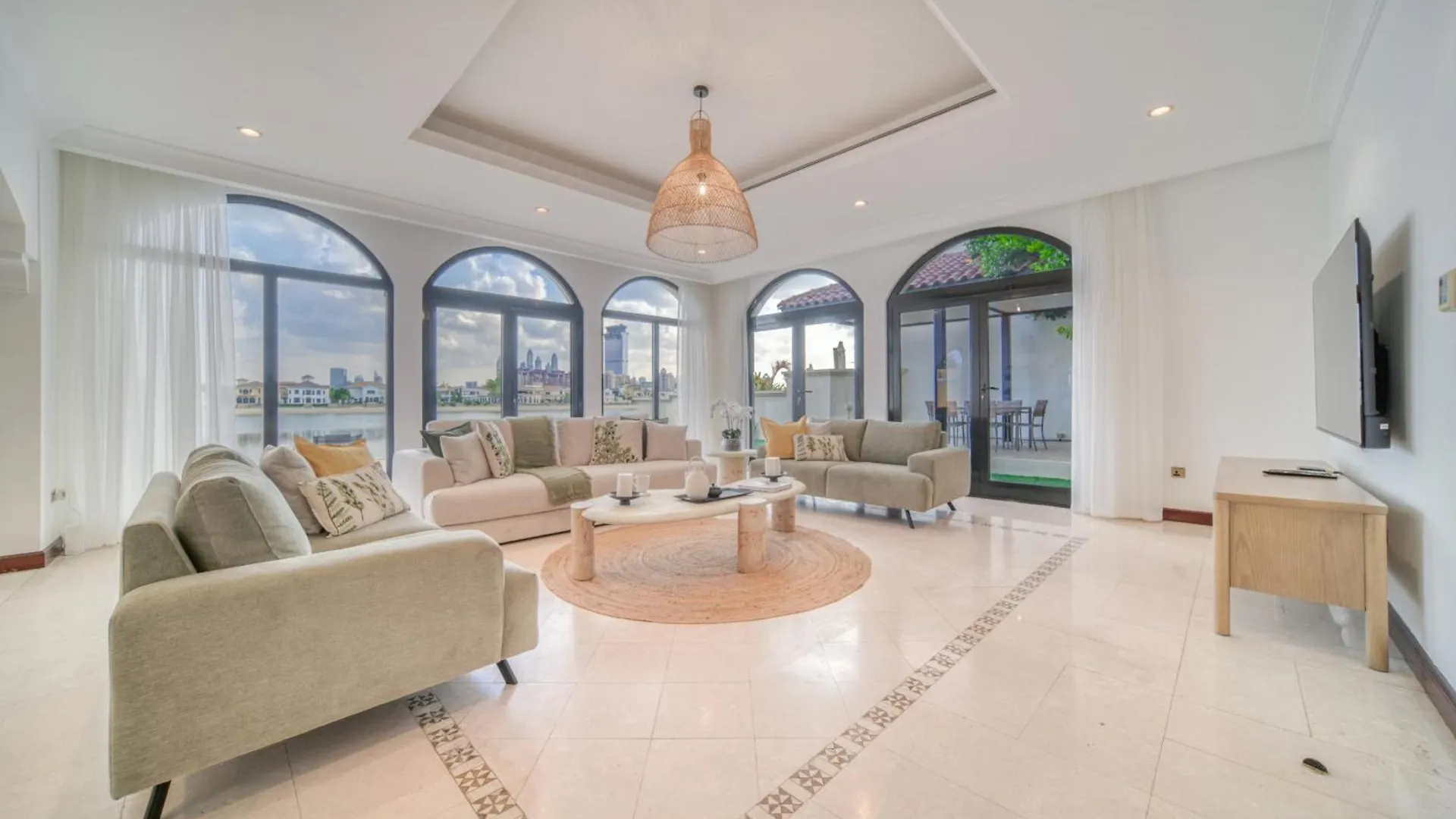 Frond D, Beach Front Villa, Palm Jumeirah - Mint Stay Dubai