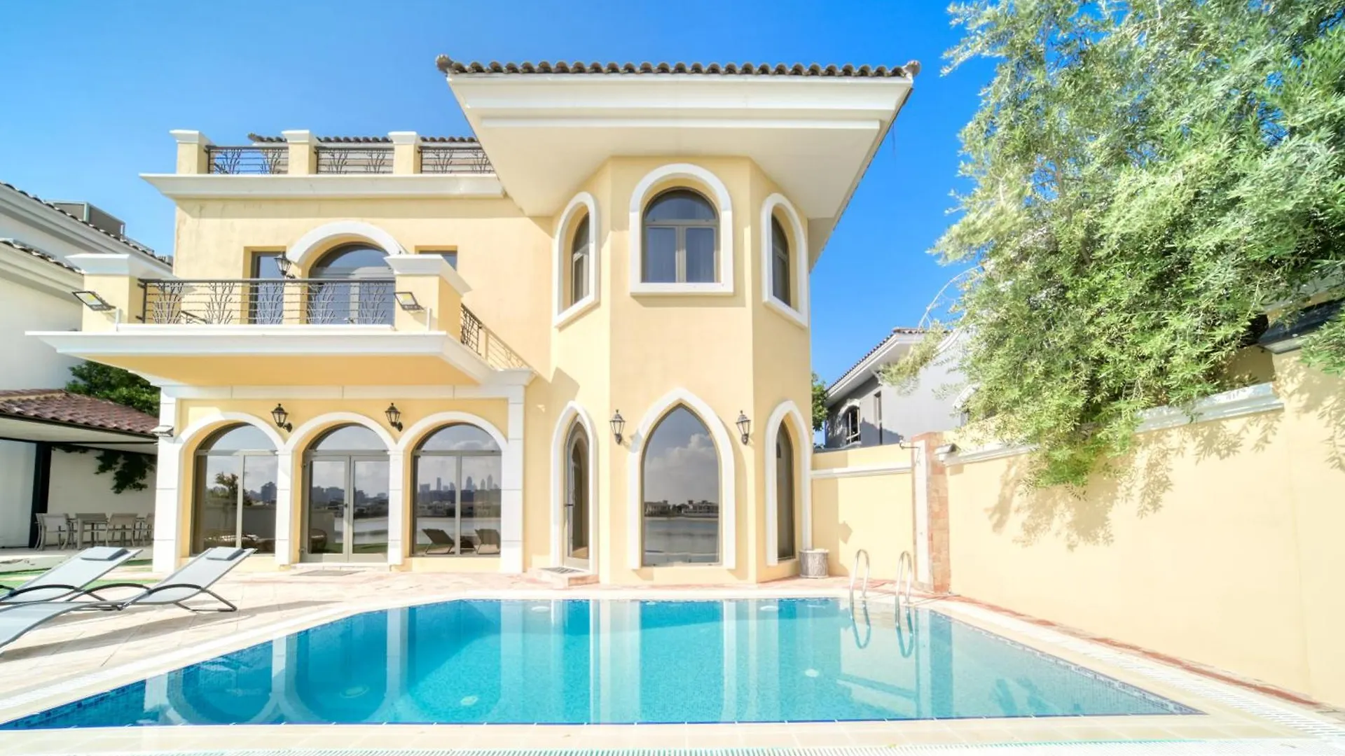 Villa Frond D, Beach Front Villa, Palm Jumeirah - Mint Stay Dubai