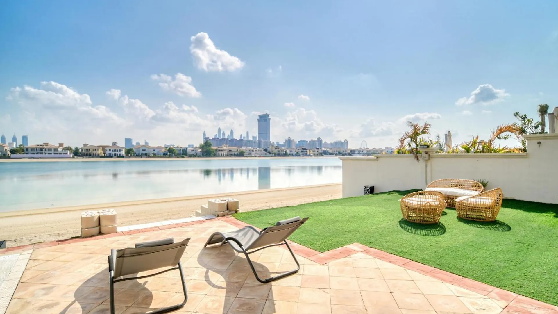 Frond D, Beach Front Villa, Palm Jumeirah - Mint Stay Dubai Villa